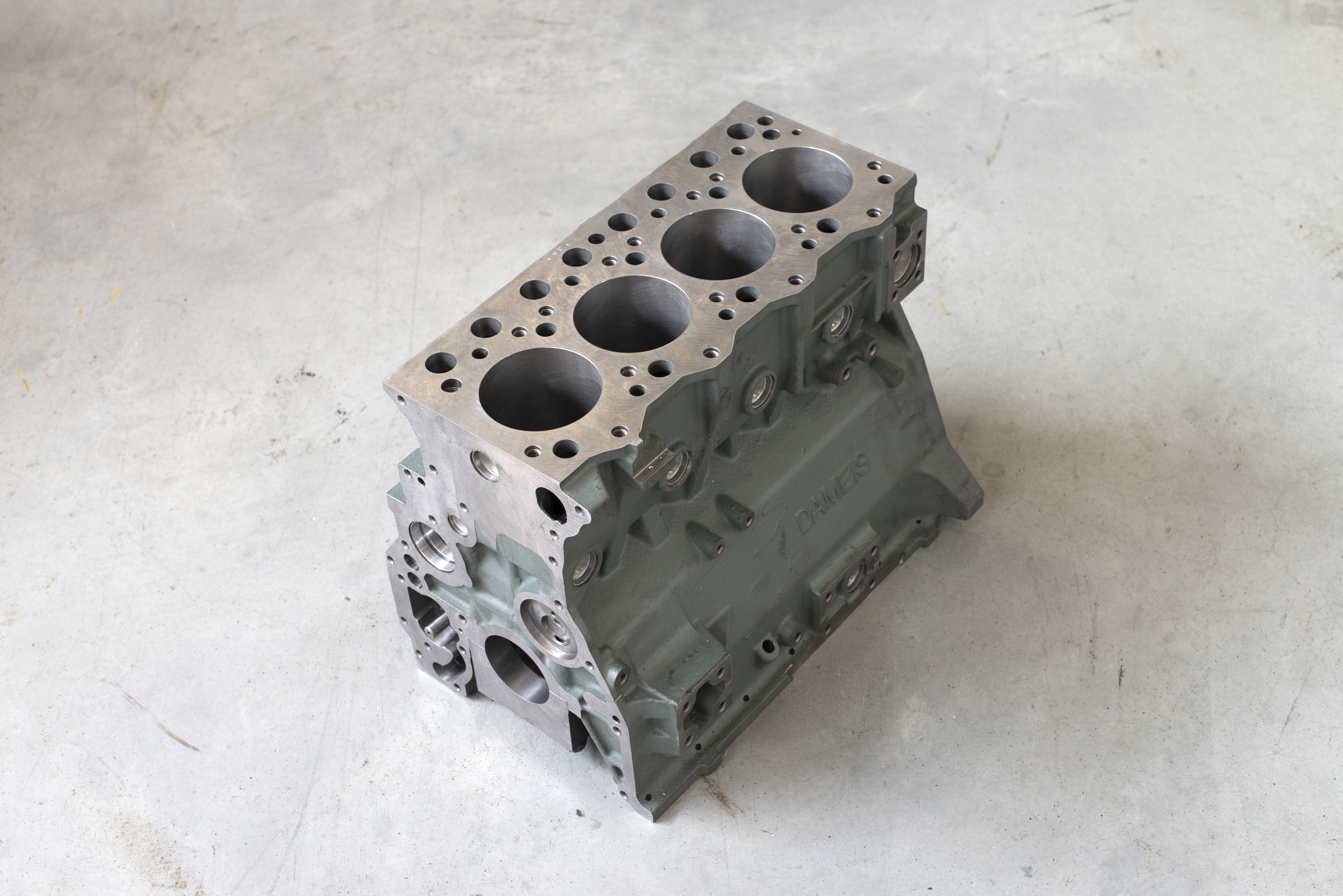 Блок цилиндров 3800870 Cummins B3.3T